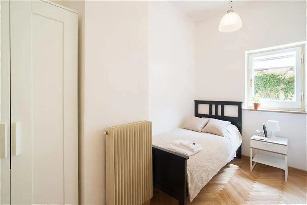 Monti Guest House - Affittacamere Roma 2*,